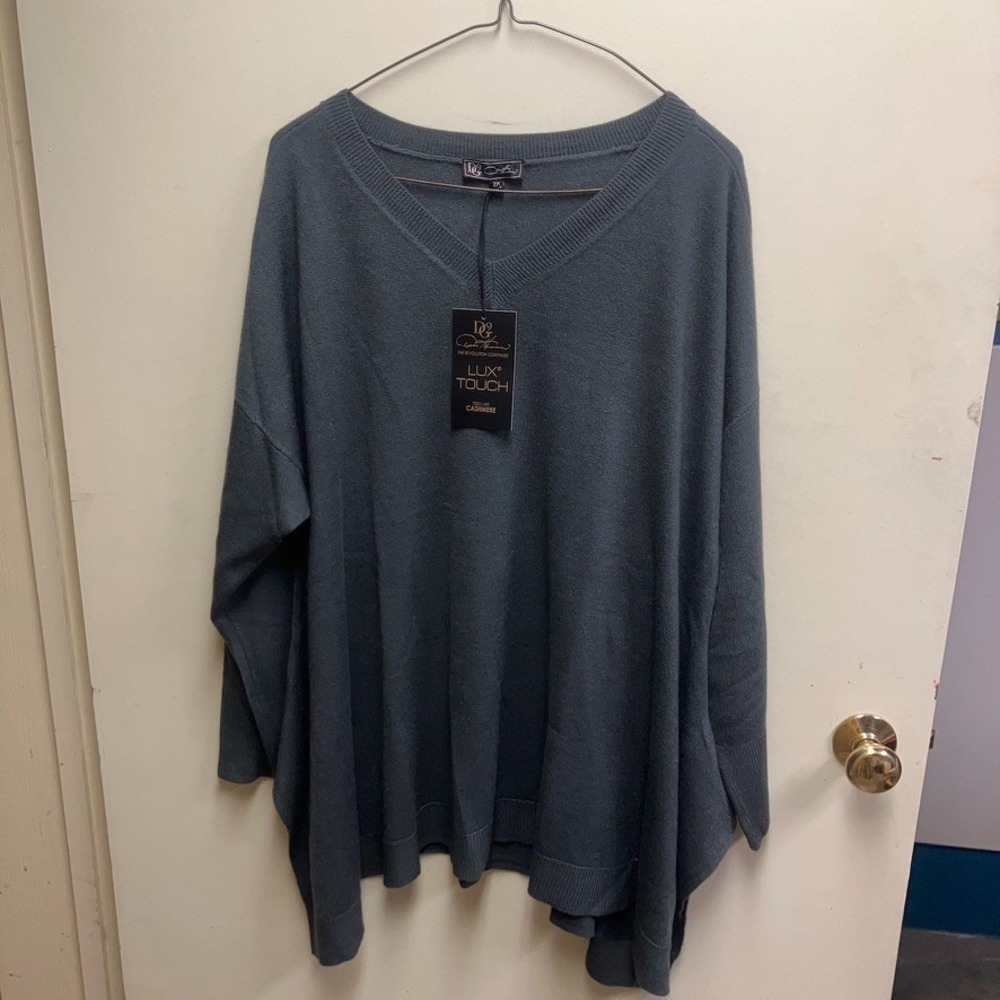 NWT DG2 Diane Gilman‎ Womens 2X Lux Touch V Neck Lightweight Sweater Gray